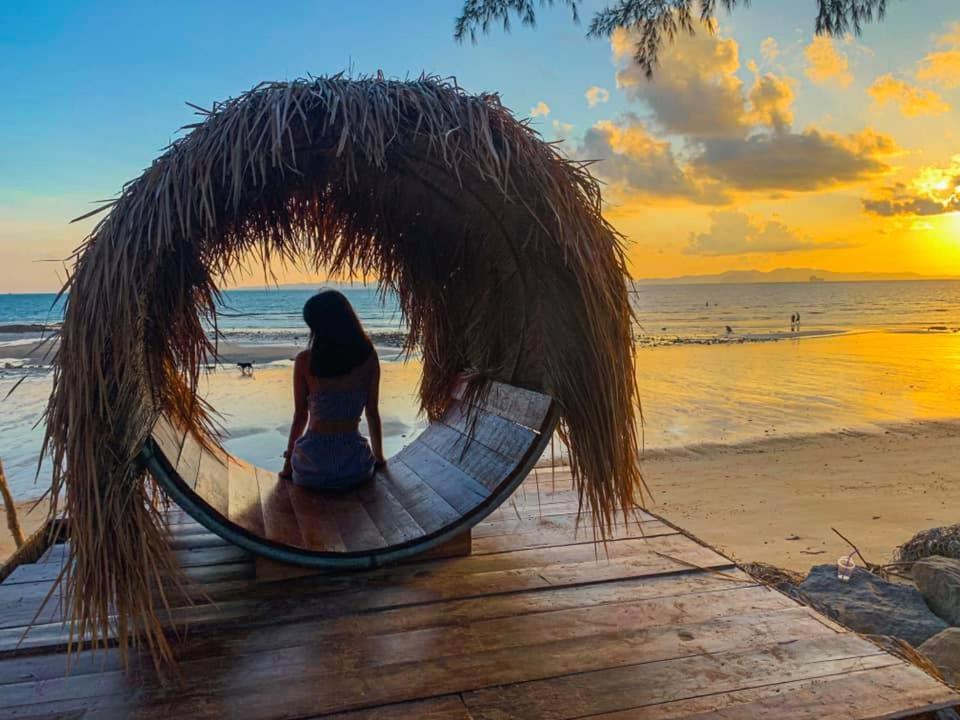 The Nine Thipthara Klongson Resort Ban Nong Thale Bagian luar foto