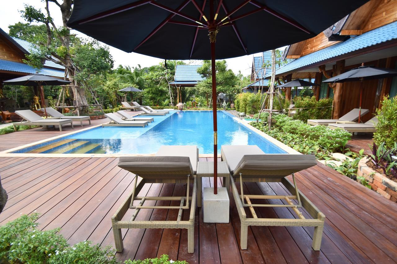 The Nine Thipthara Klongson Resort Ban Nong Thale Bagian luar foto