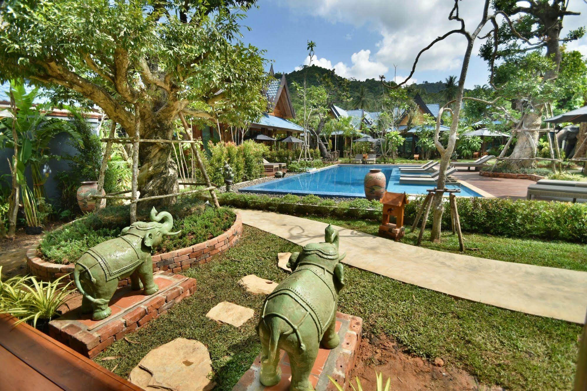 The Nine Thipthara Klongson Resort Ban Nong Thale Bagian luar foto