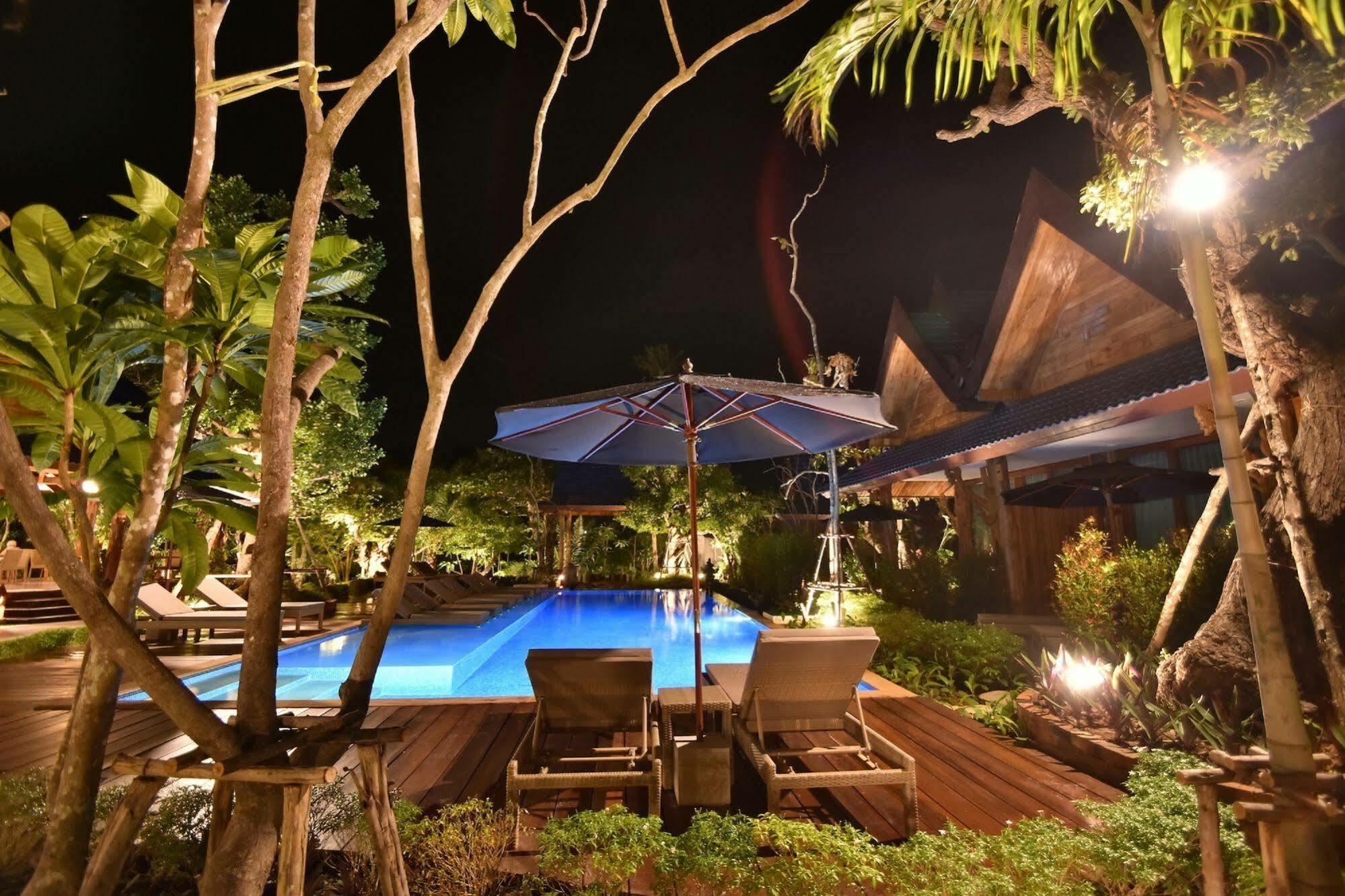 The Nine Thipthara Klongson Resort Ban Nong Thale Bagian luar foto