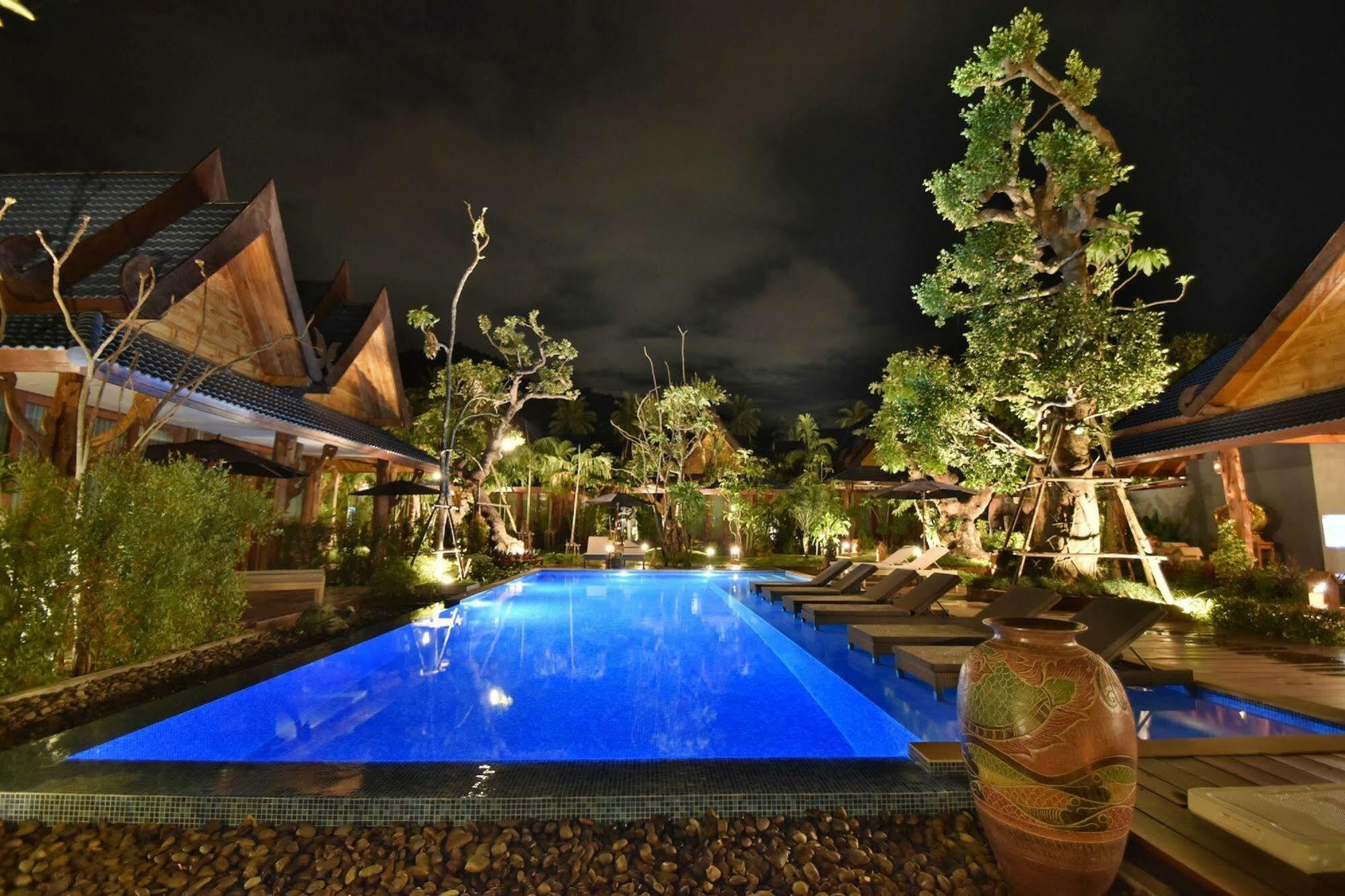 The Nine Thipthara Klongson Resort Ban Nong Thale Bagian luar foto